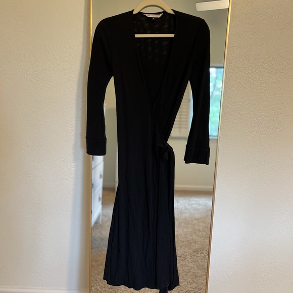 Diane vonFurstenberg classic black wrap midi dress - Picture 2 of 4